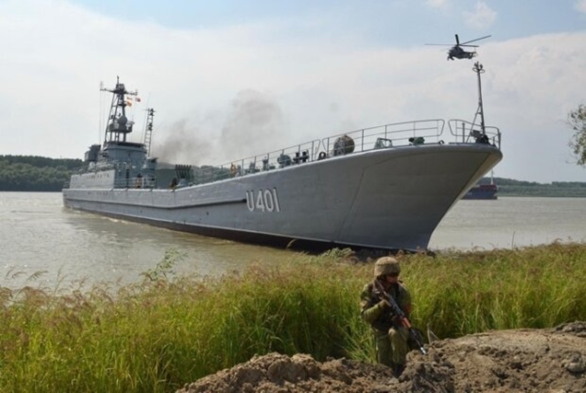 В Украине спустили на воду самый большой боевой десантный корабль