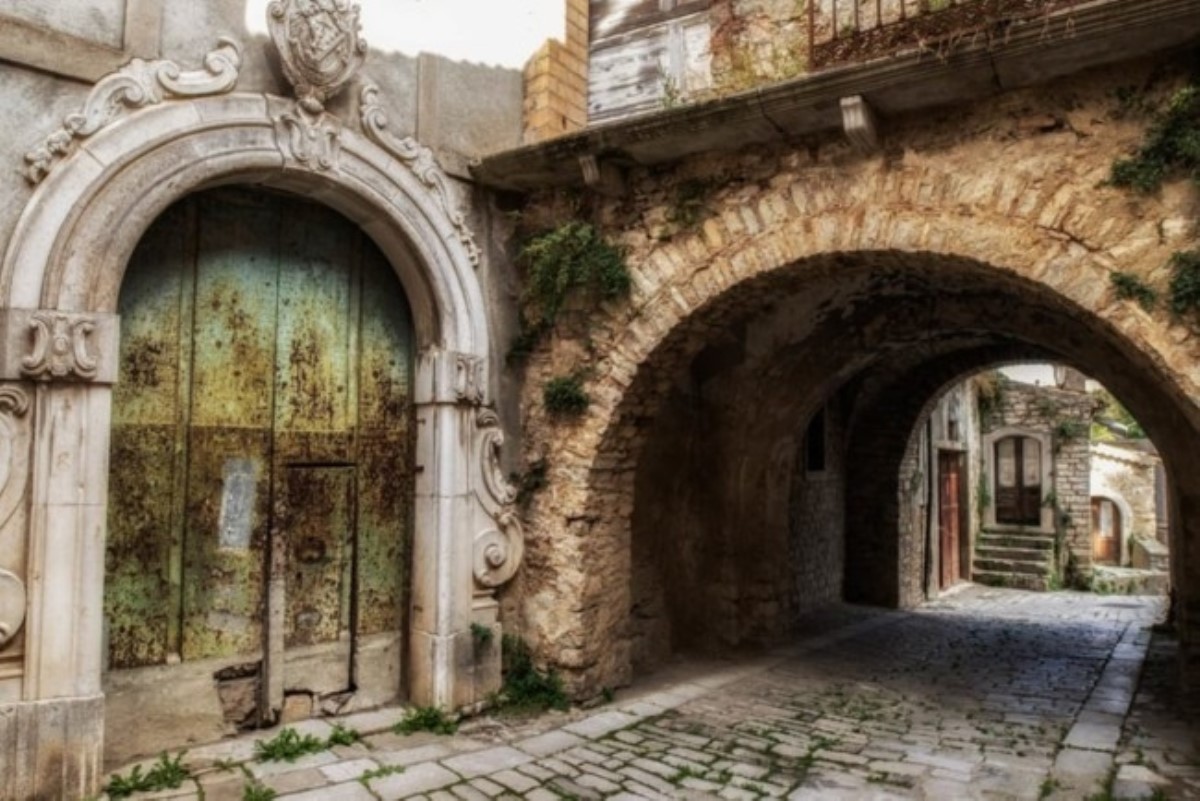 В Италии распродают 90 исторических зданий за один евро каждый