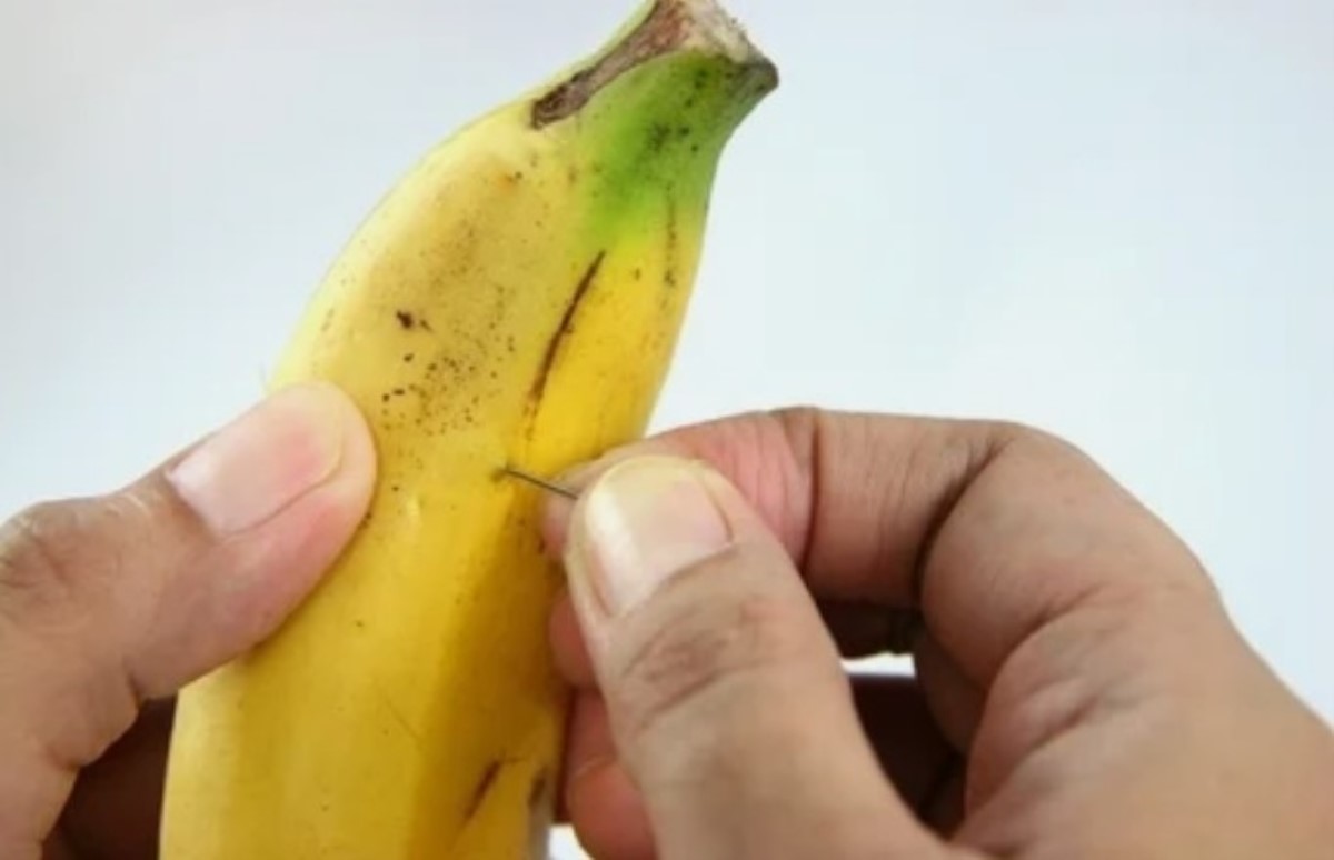 Почему чернеют бананы. Маленькие бананы. Банан коричневый внутри.