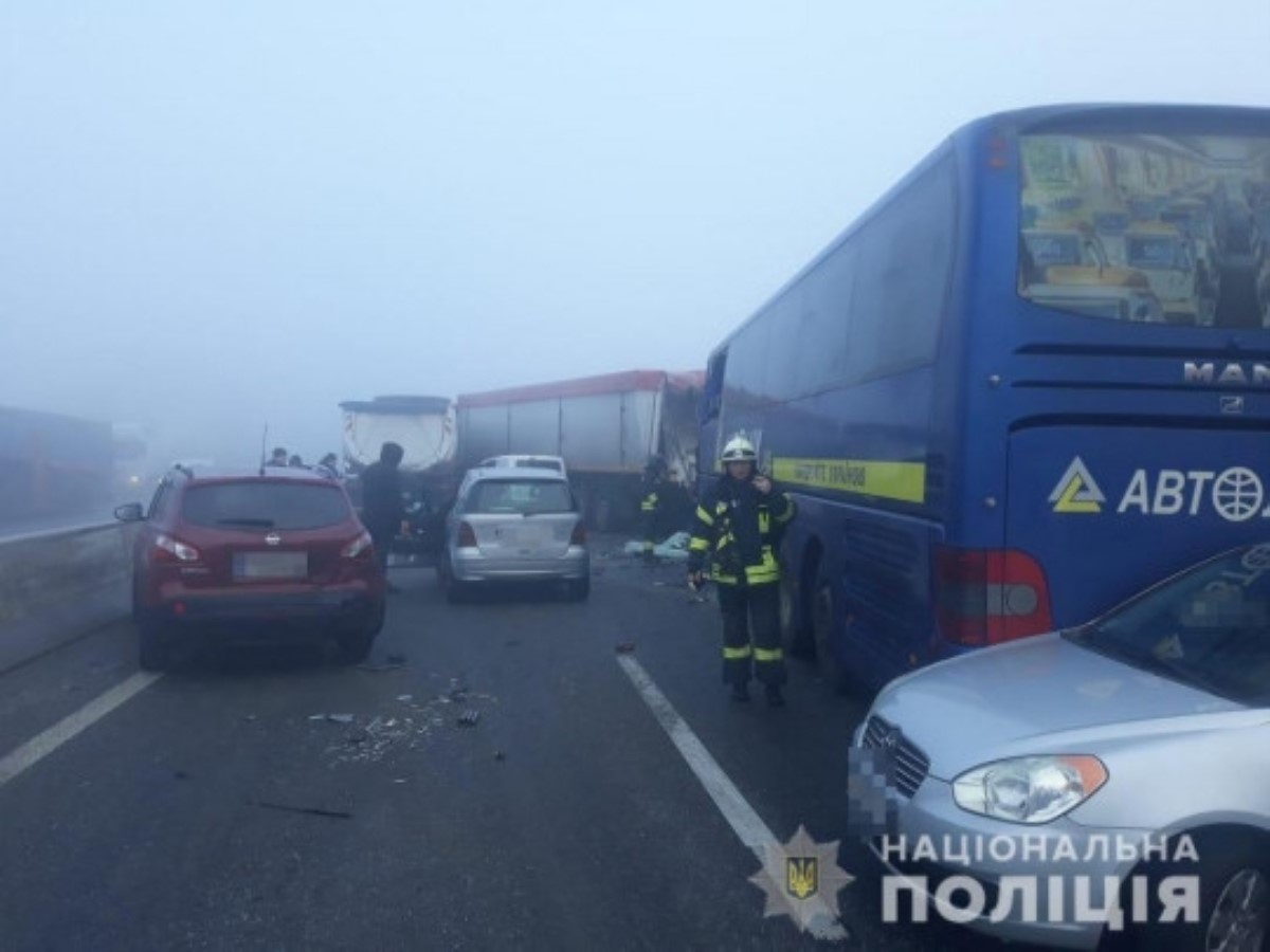 Масштабная авария на трассе Одесса — Киев: есть погибшие