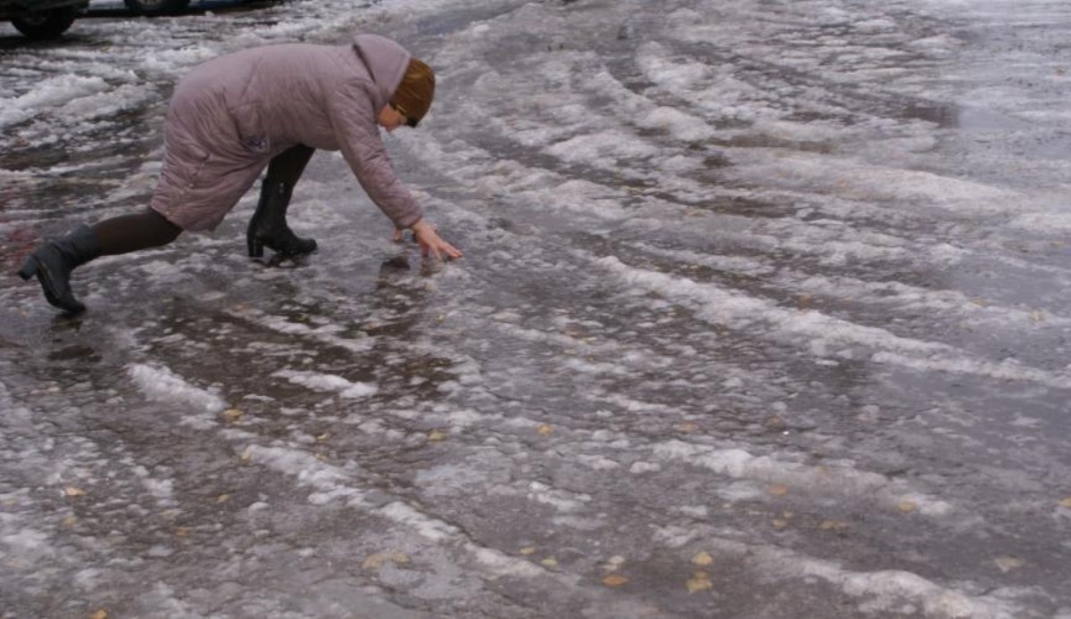 Обрушатся дожди и мокрый снег: в Украине резко испортится погода
