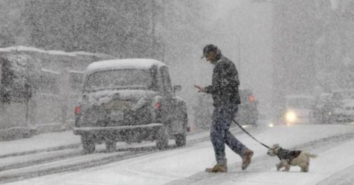 Штормовой ветер и снегопады: украинцев предупредили об опасной погоде
