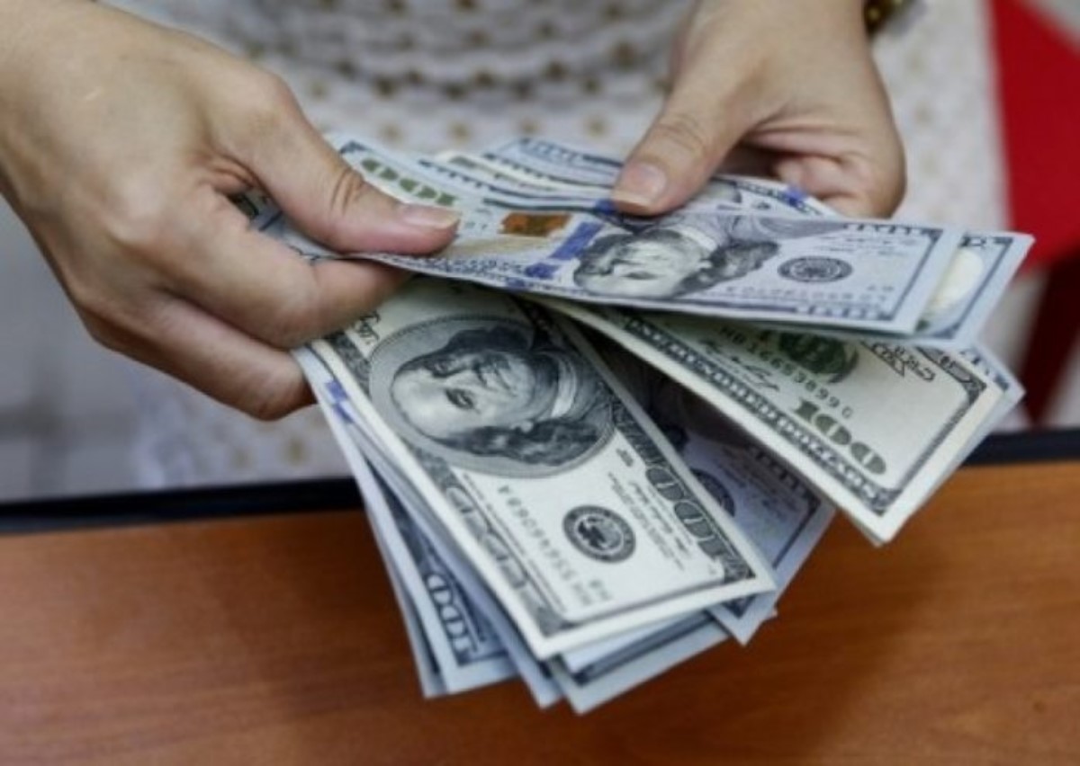 Эксперт объяснил январский скачок курса доллара