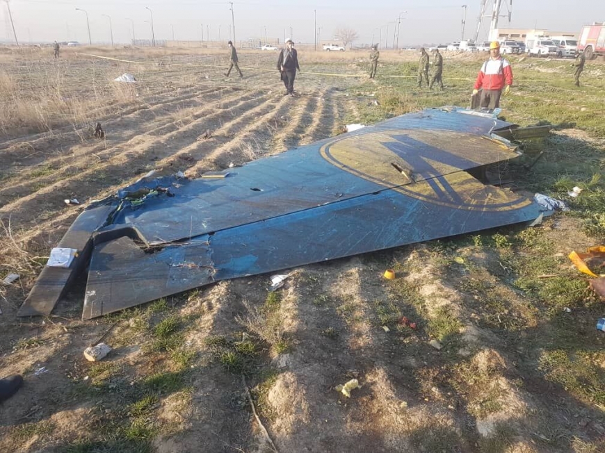 Иранцы сдавали обломки сбитого самолета МАУ на металл
