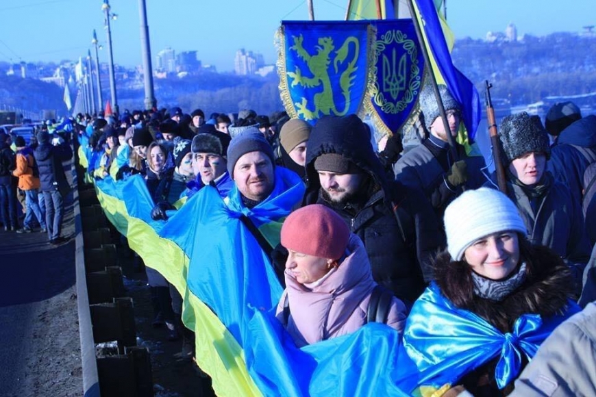 Киевляне создали "живую цепь" ко Дню Соборности