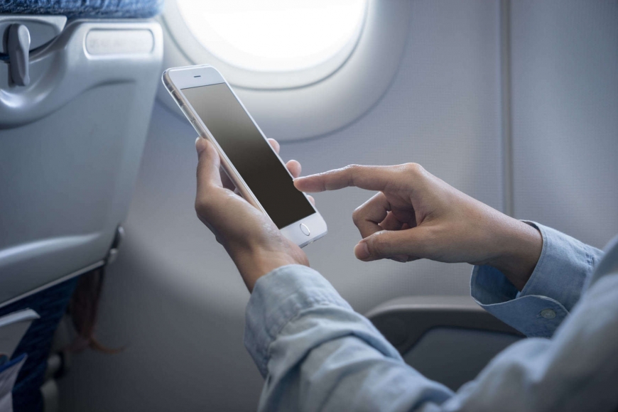 Правительство разрешило пользоваться мобильной связью в самолетах