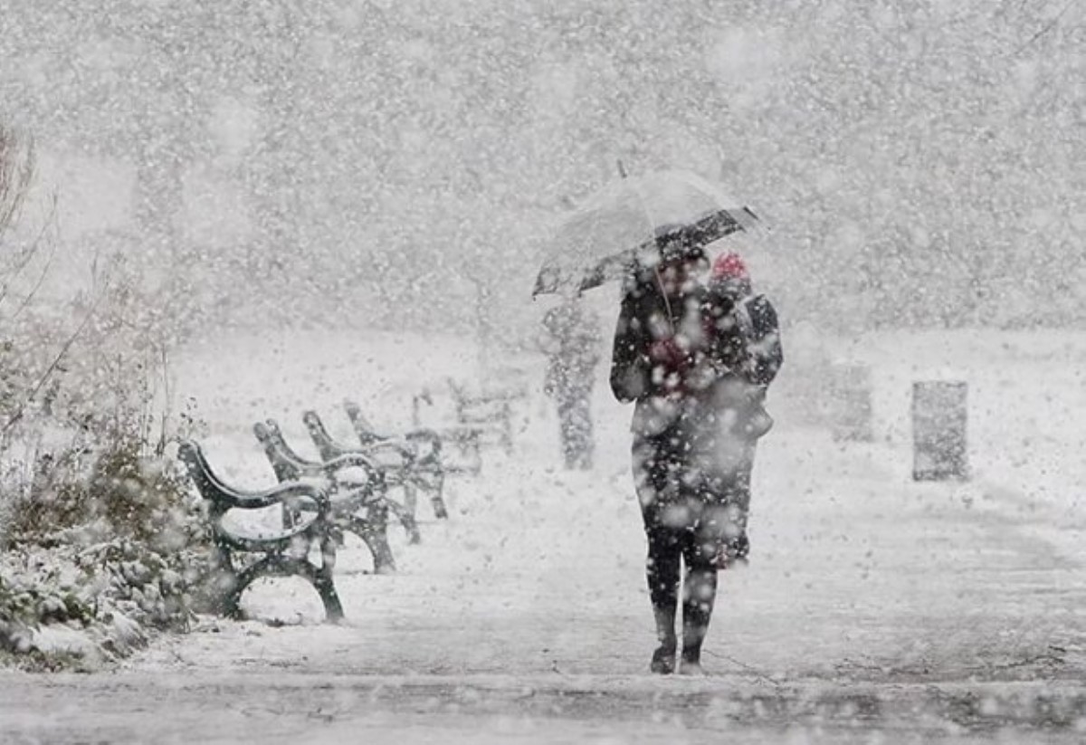 Мороз, снег и дождь: синоптики дали прогноз на начало недели по Украине