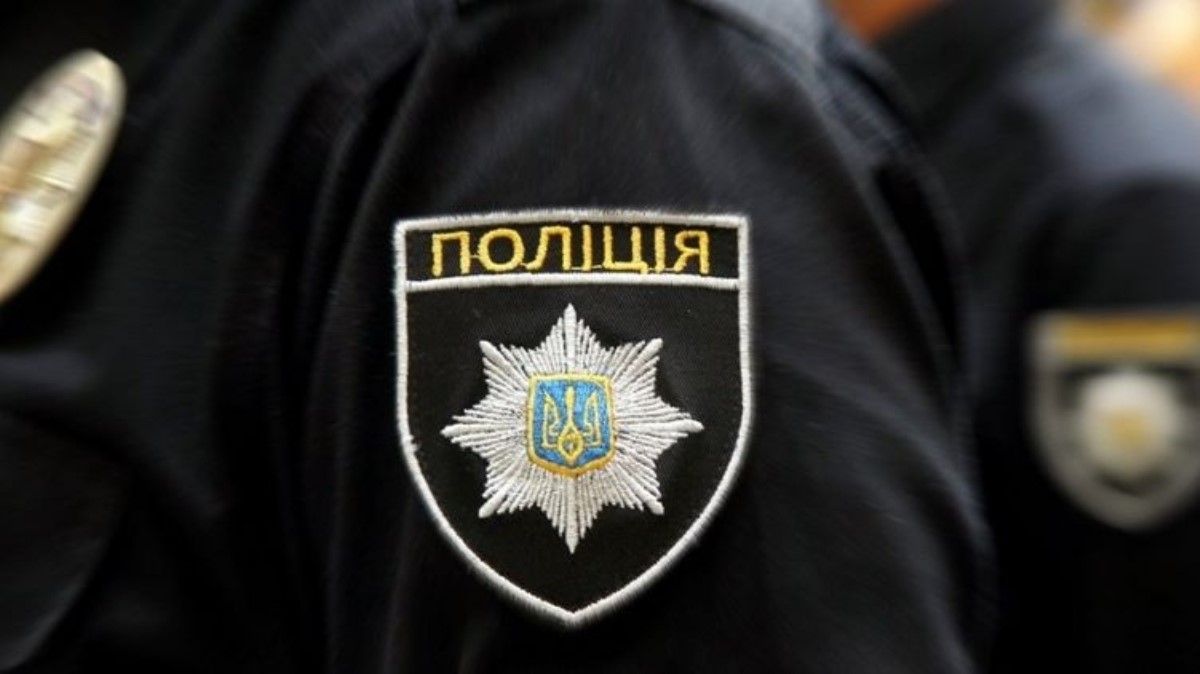 Под Киевом копы отобрали "евробляху" у владельца и требовали 10 тыс. грн. Видео