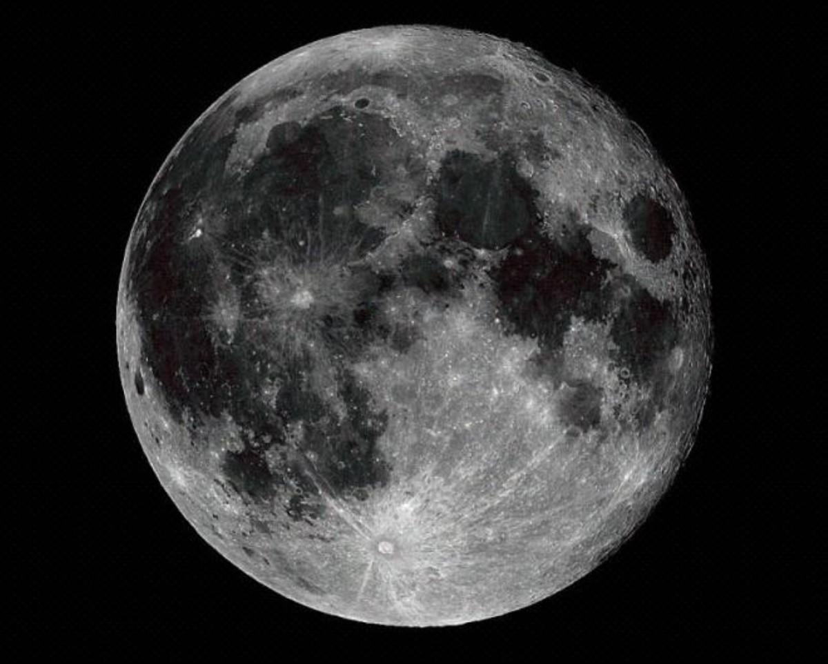 Спутник Земли Луна: 11 необычных тайн