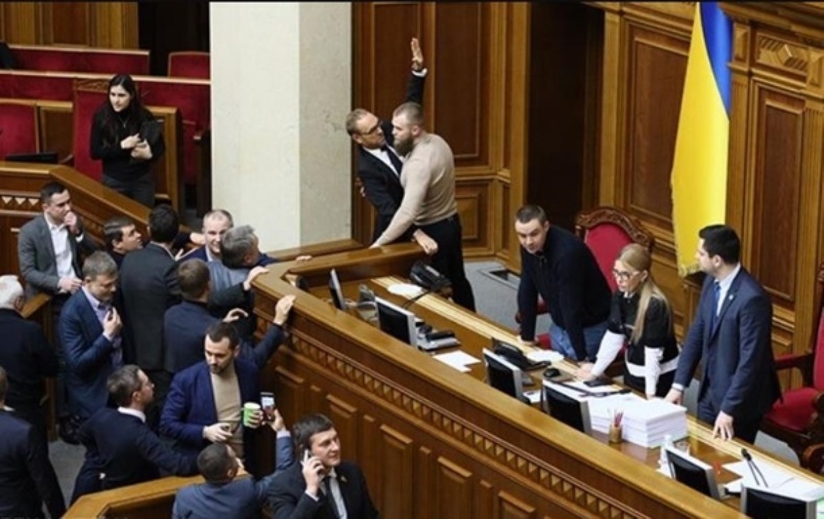 Тимошенко  в Раде заняла место Разумкова. Видео