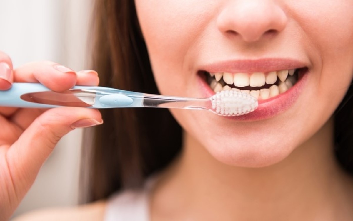 Ошибки, которые делают многие люди при чистке зубов