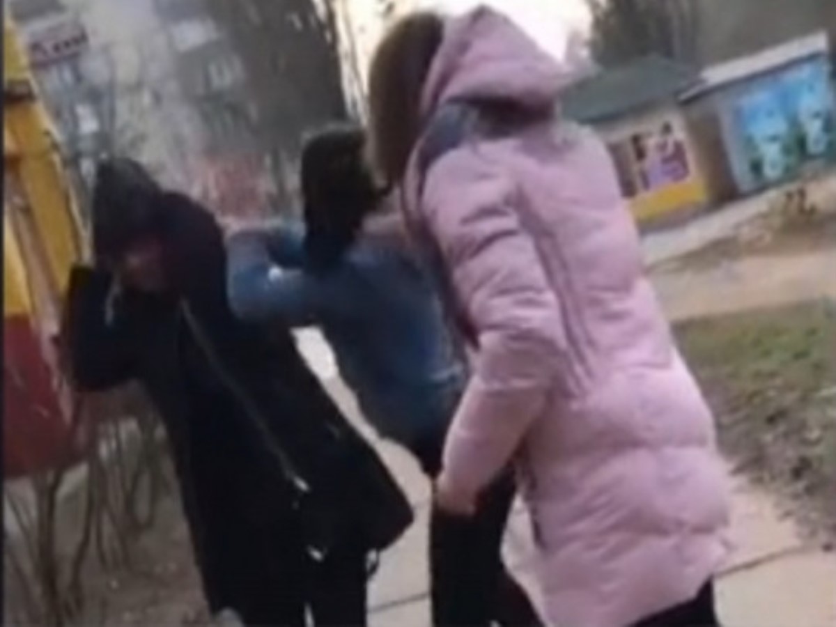 Избиение школьницы в Киеве: новые подробности от полицейских