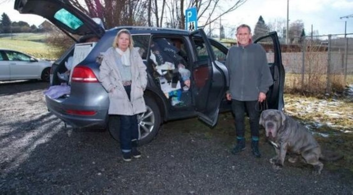 Бойцовская собака превратила супругов в бомжей: уже год обитают в машине