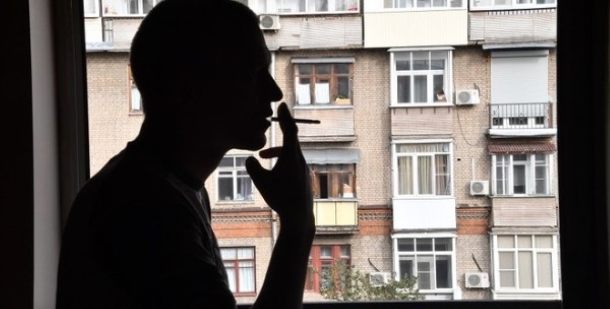 Украинцам запретят курить на балконах
