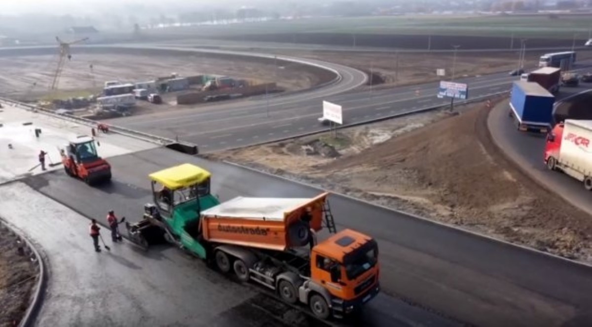 Беспрецедентный контроль за качеством: Зеленский анонсировал масштабный ремонт дорог