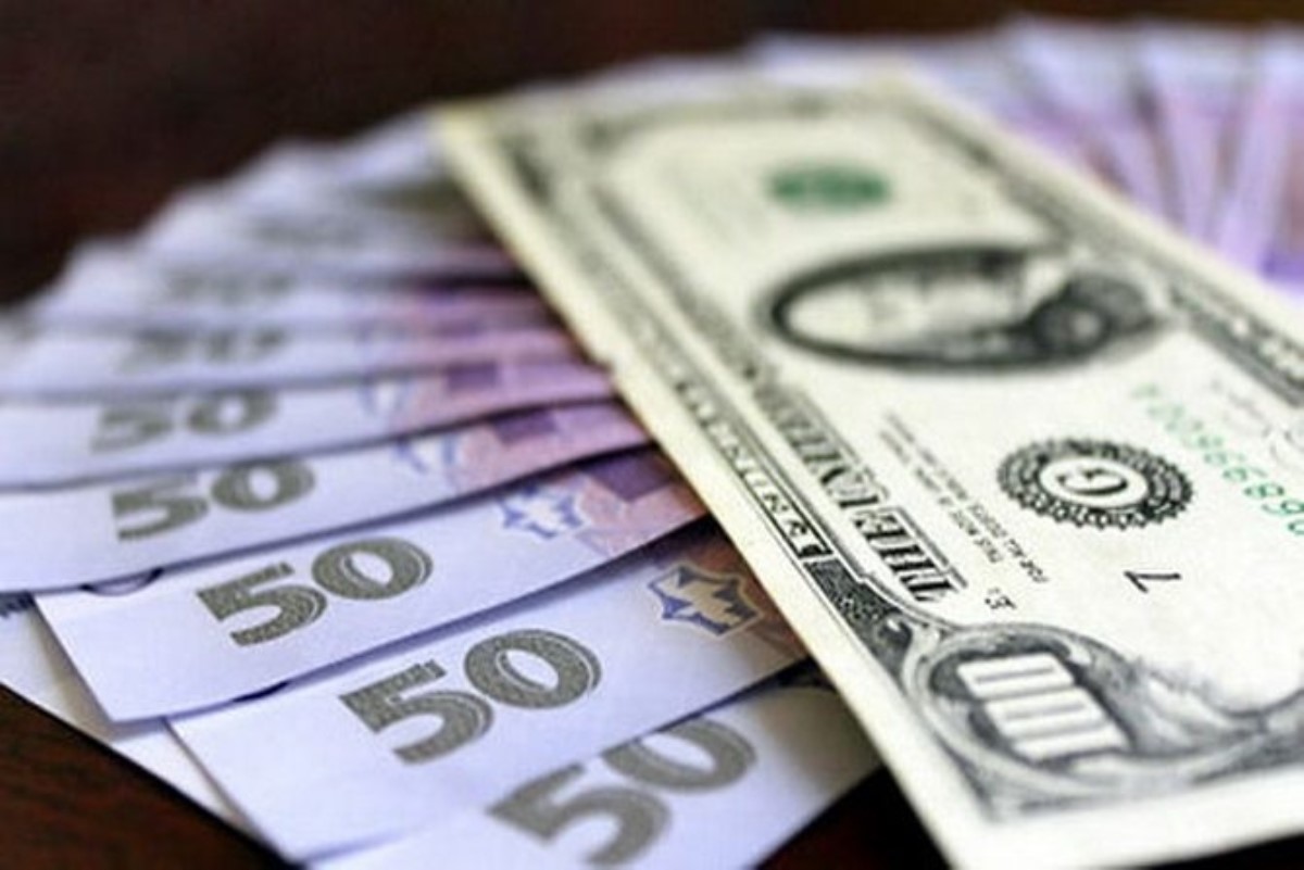 Доллар и евро заметно подешевели