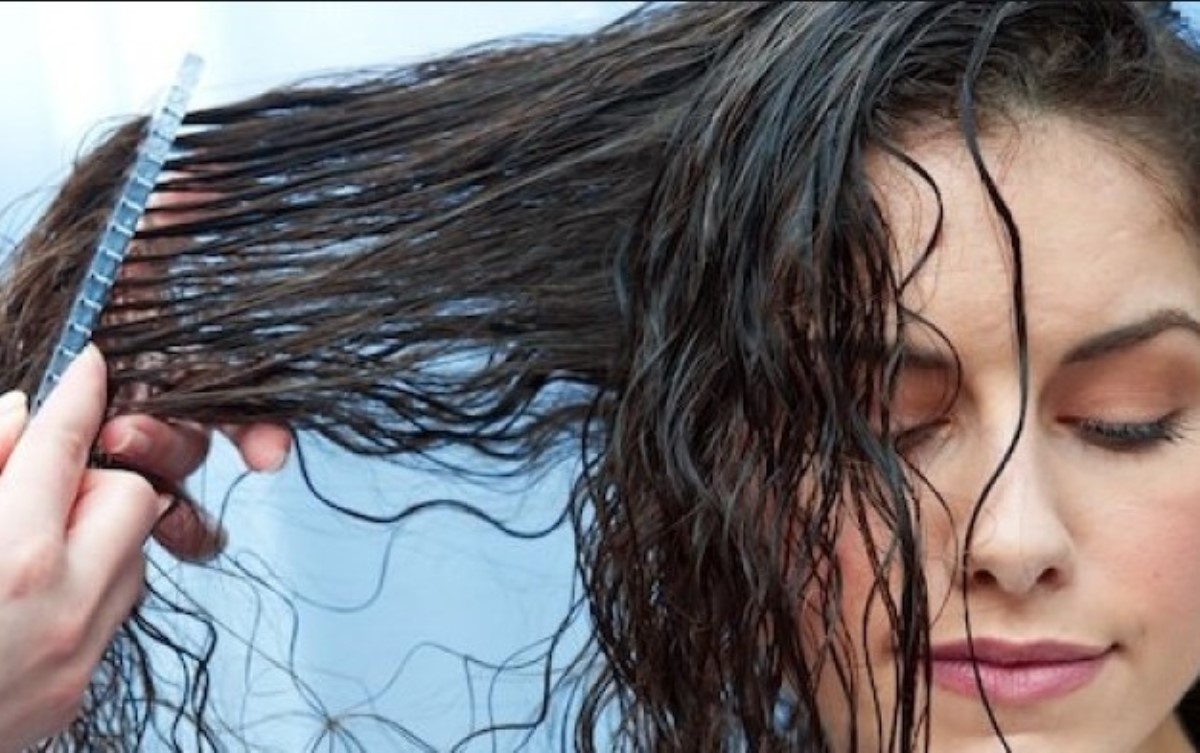 Можно ли ложиться спать с мокрыми волосами – ответ экспертов