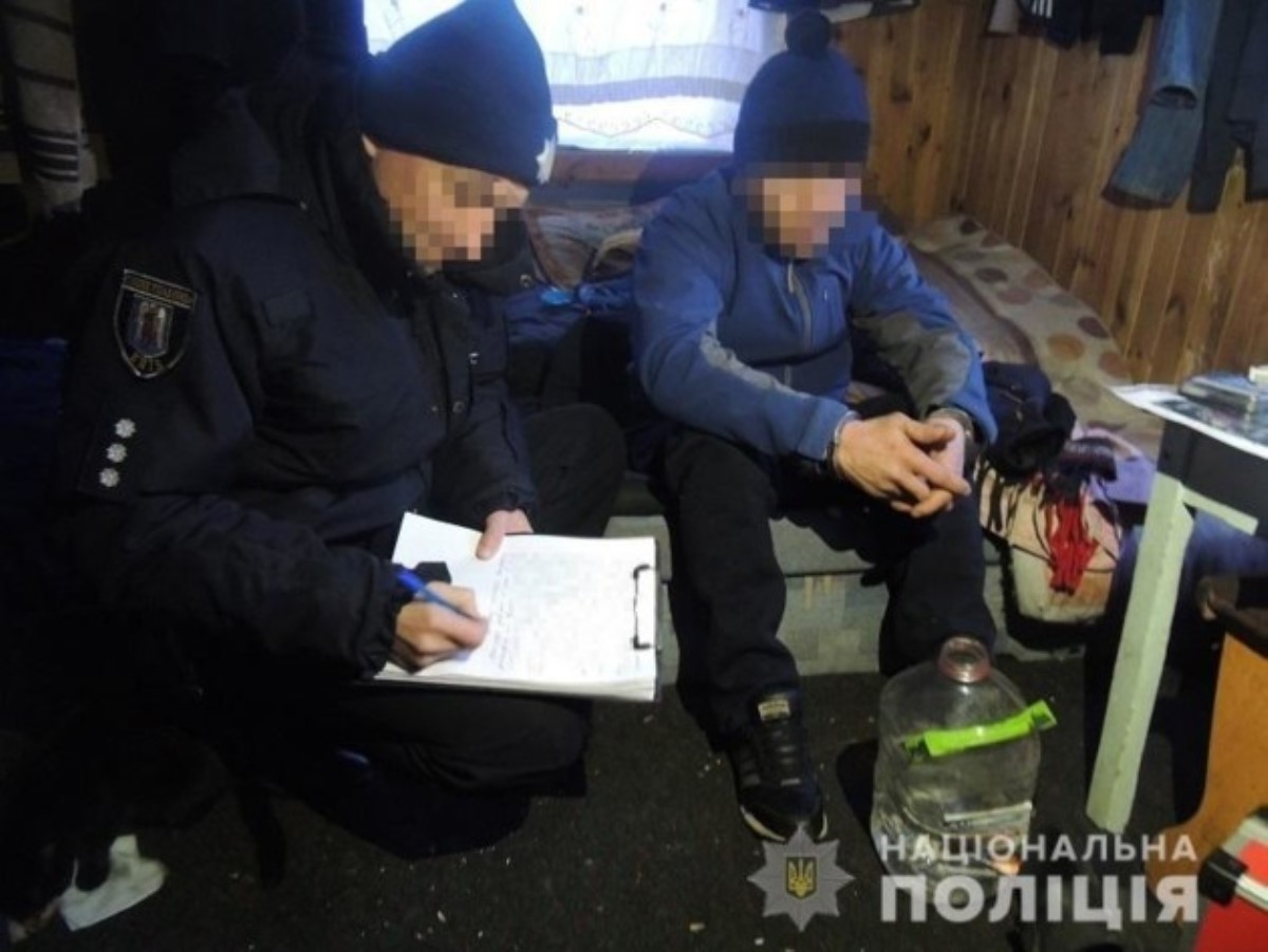 В Киеве строитель ограбил 94-летнего пенсионера. Видео