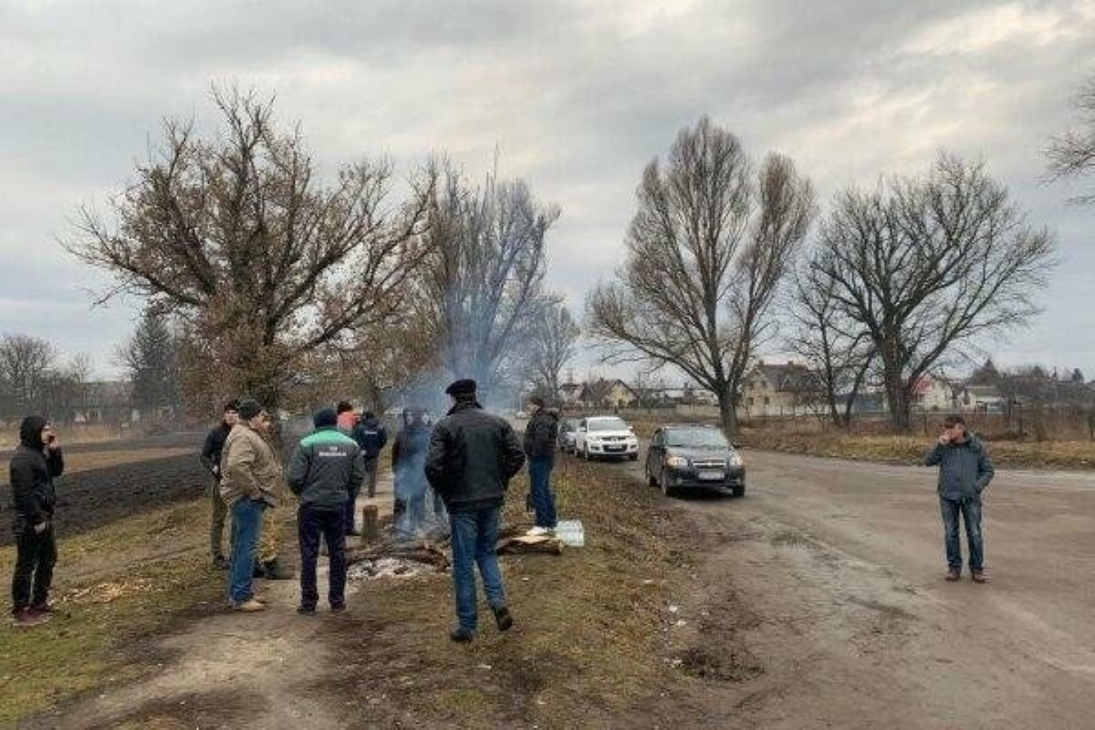 Коронавирус COVID-19: украинцы протестуют против возвращения сограждан из Уханя