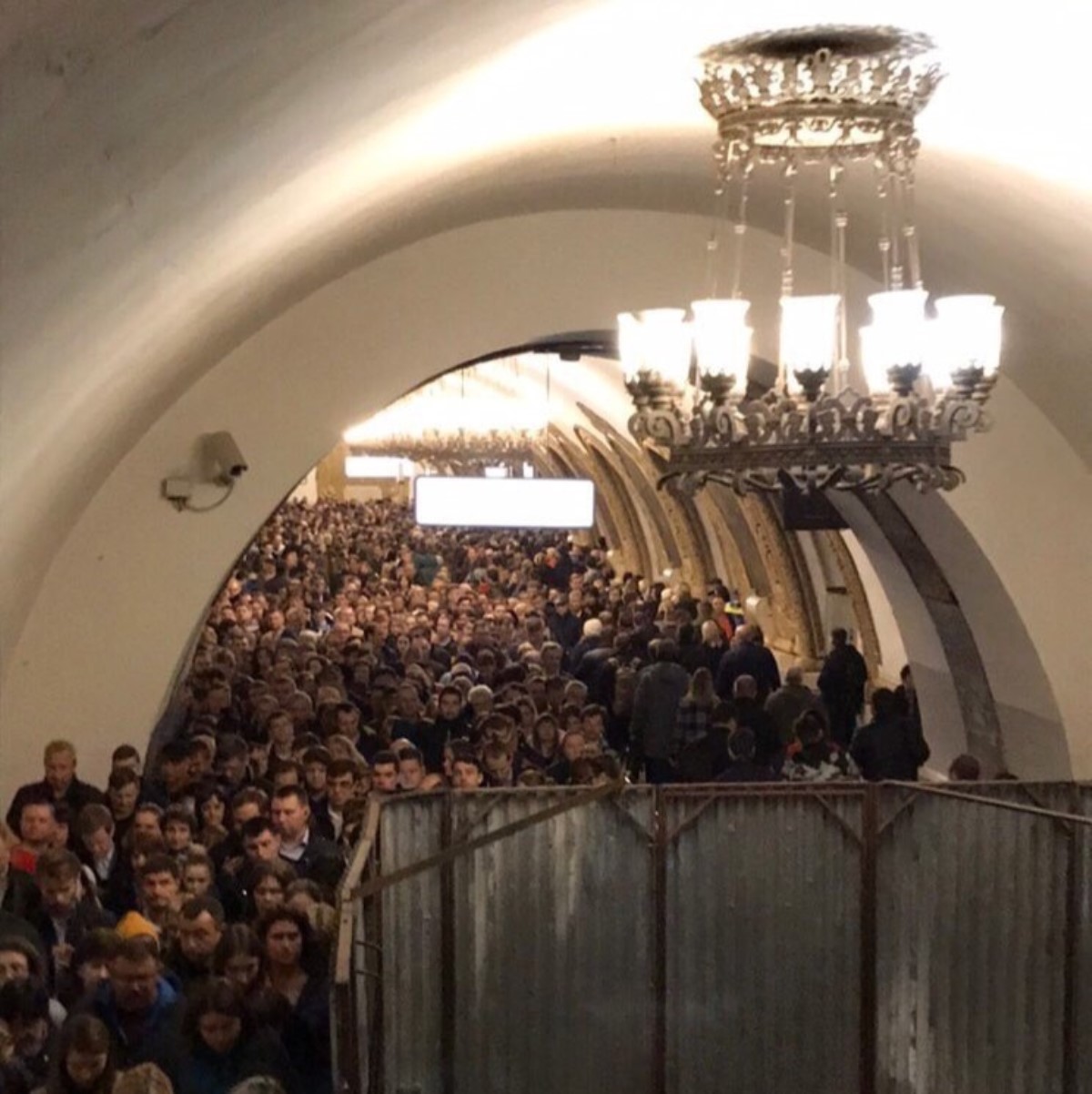 Пассажиры устроили самосуд над вором в киевском метро. Фото