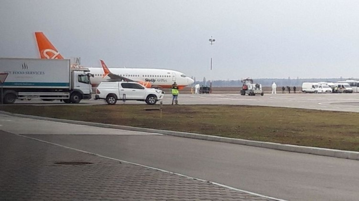 Самолет из Уханя приземлился в "Борисполе"