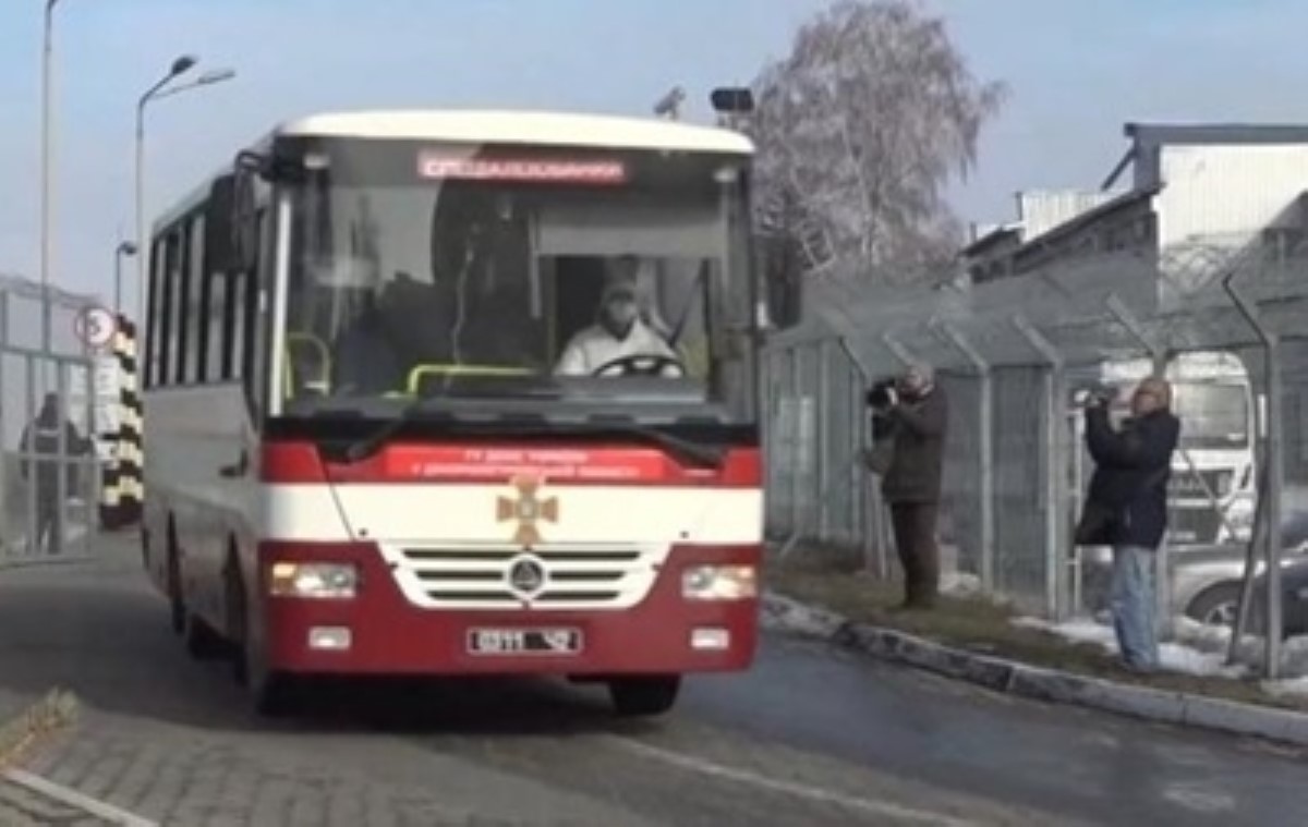 Автобусы с эвакуированными взяли курс на Новые Санжары