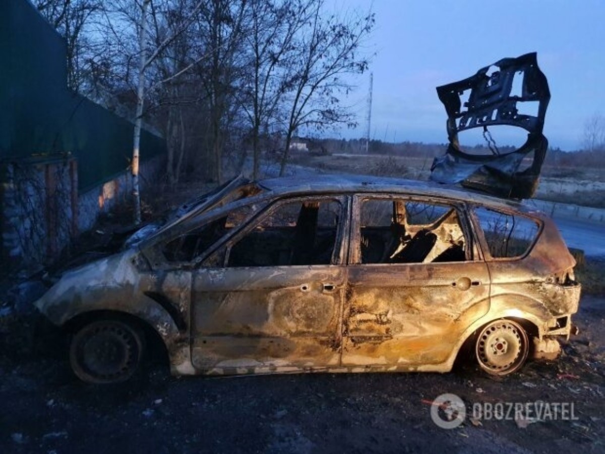 Под Киевом сожгли дотла авто президента