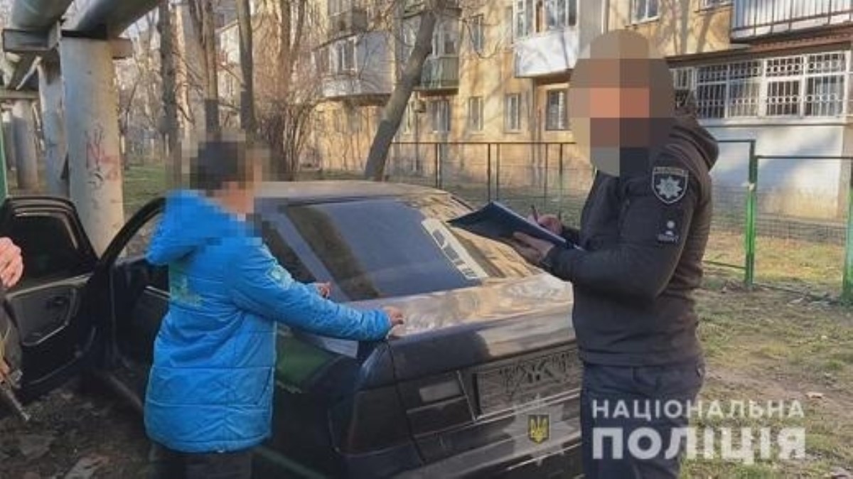 В Одессе 12-летний мальчик угнал машину и уснул в ней