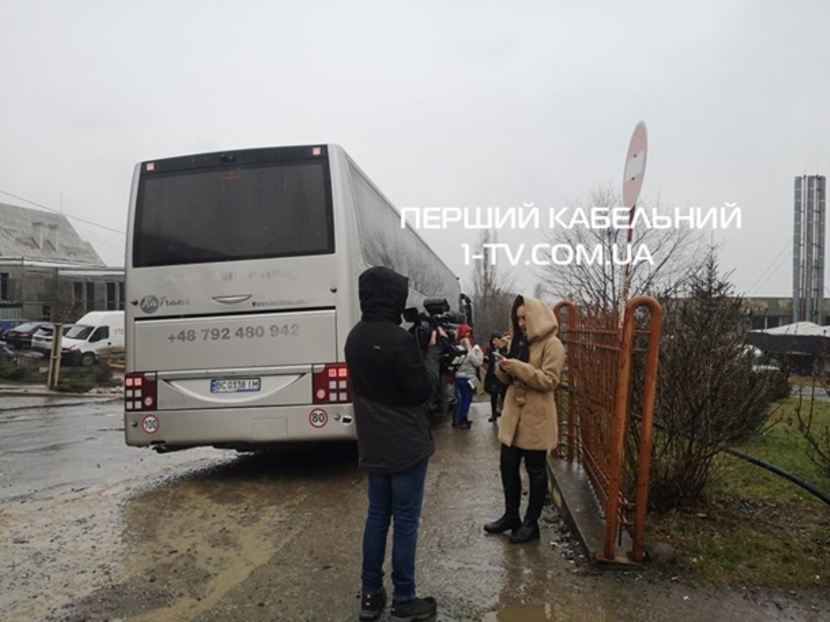 Удерживали силой: на границе произошел скандал с туристами из-за коронавируса