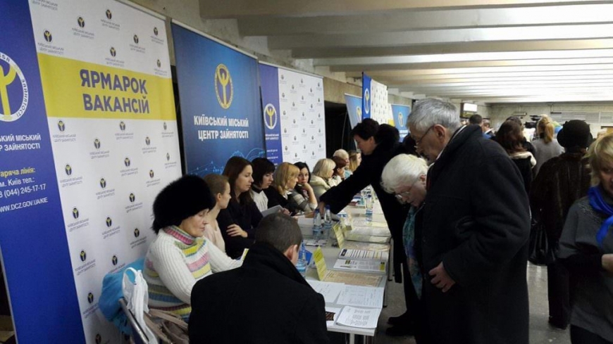 Работа для пенсионеров: что предлагают в Украине