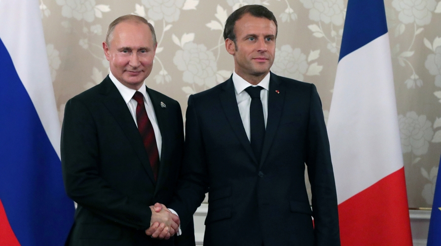 Российские танки в Париже: Макрона предупредили об угрозе