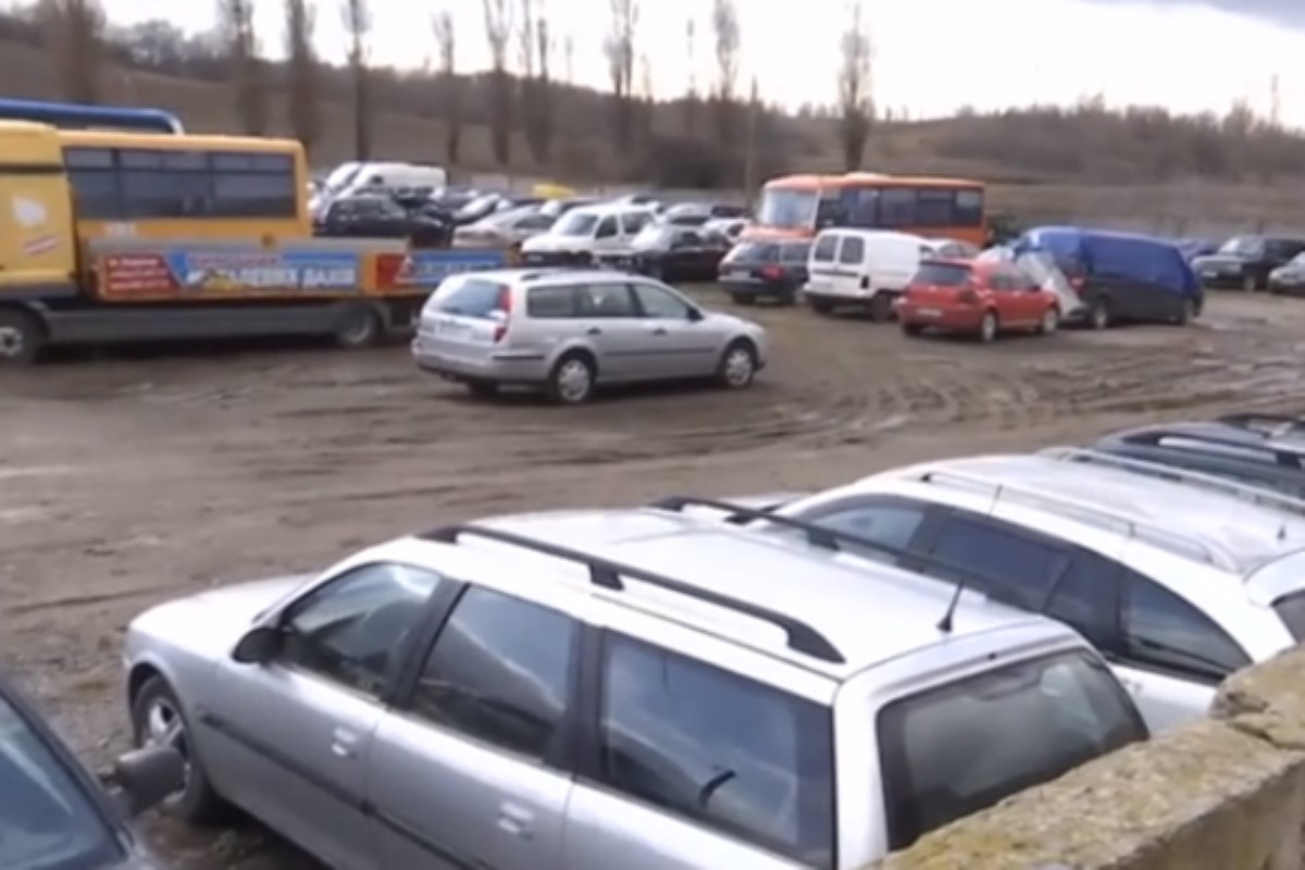 В Ривненской области копы продавали со спецплощадок изъятые автомобили