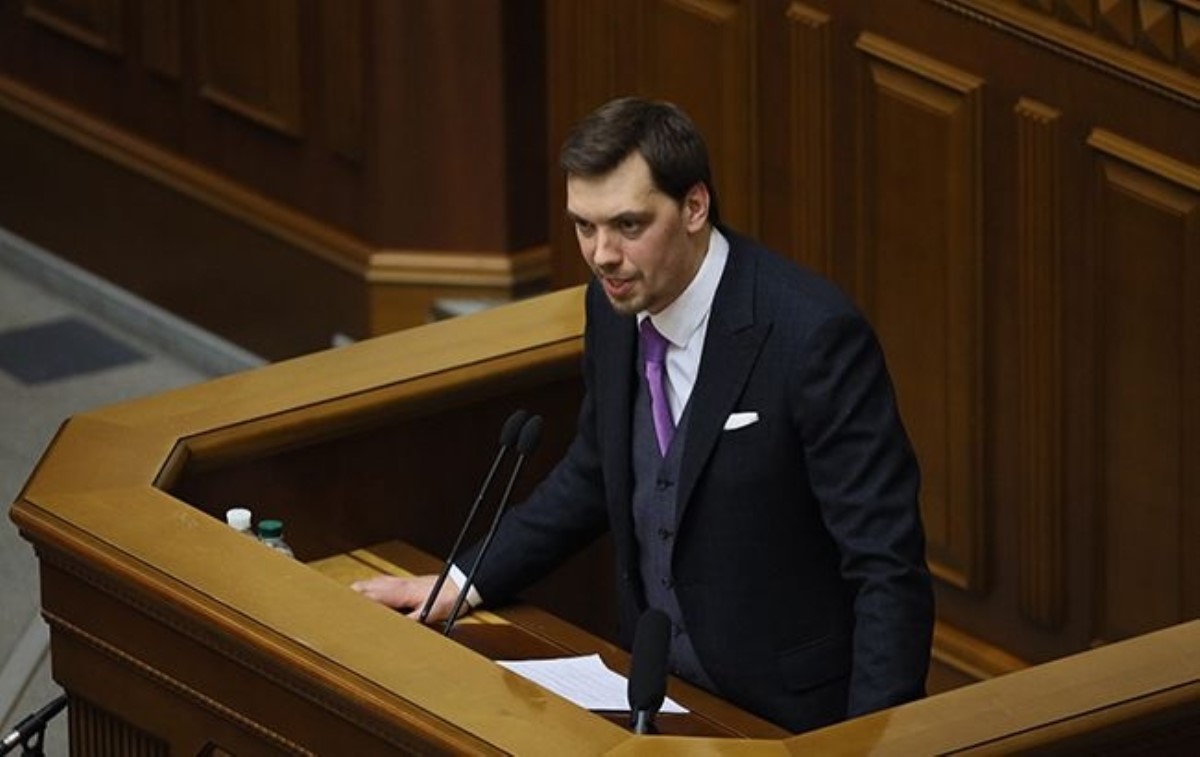 Украинцы недовольны жестом Гончарука после голосования по его отставке