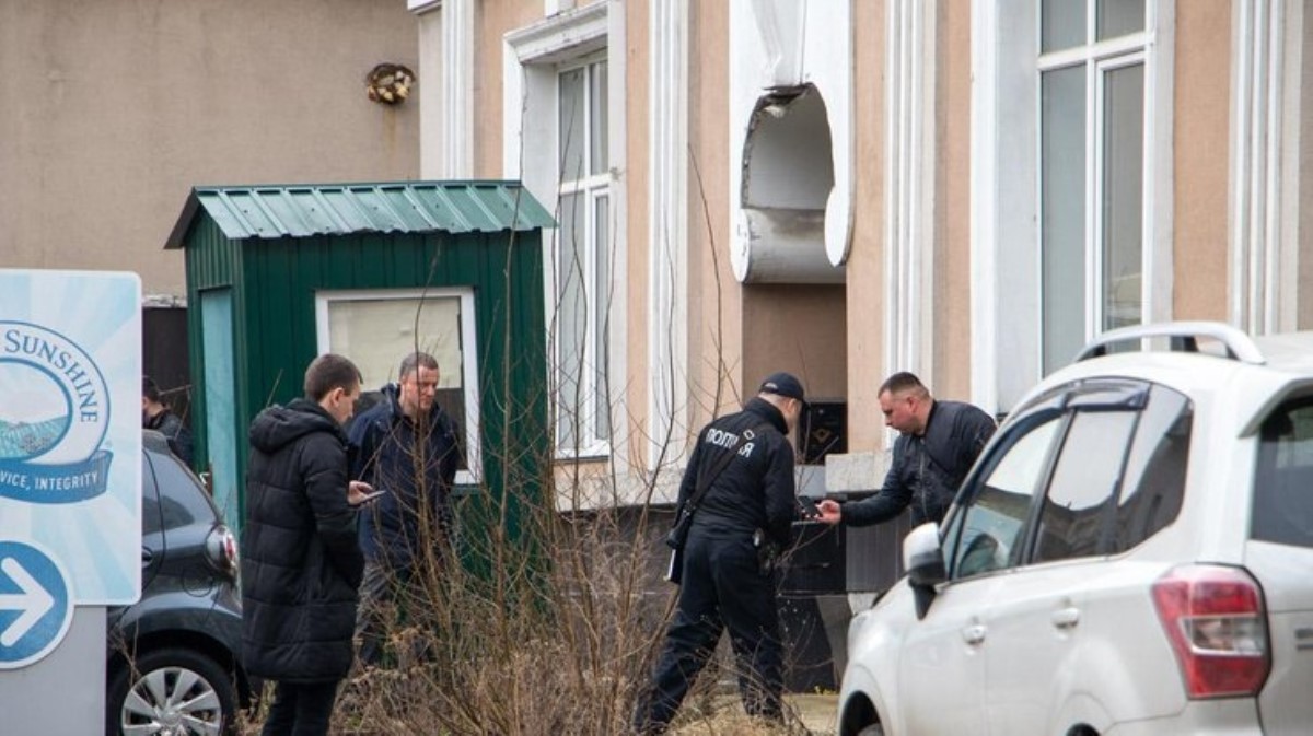 В Киеве охранник из-за мебели начал стрелять по коллеге
