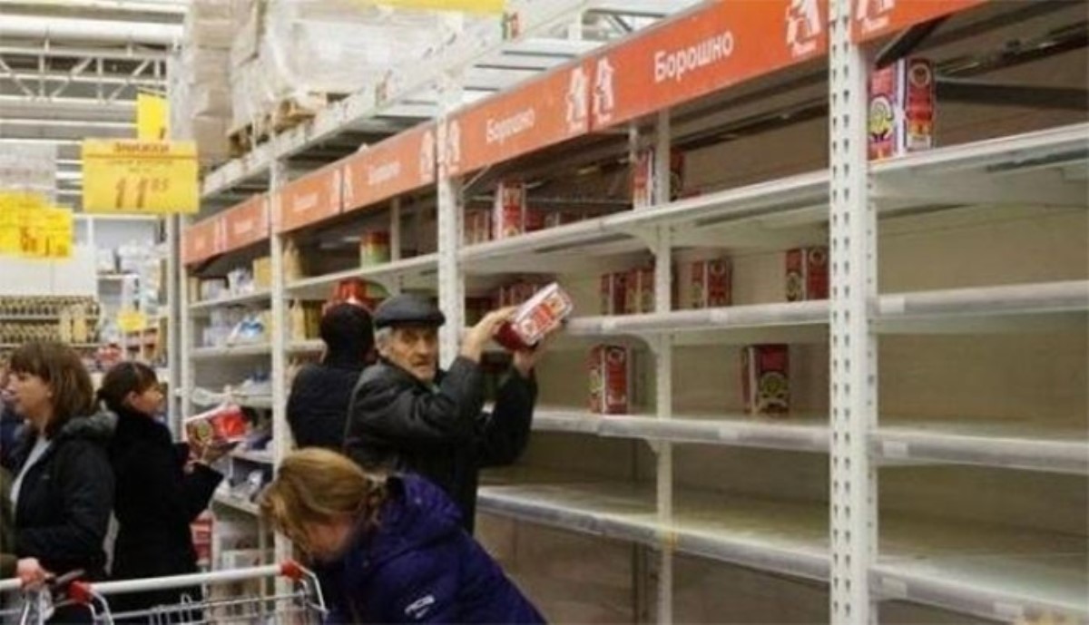 В магазинах Киева начался продуктовый ажиотаж: паникеров жестко высмеяли