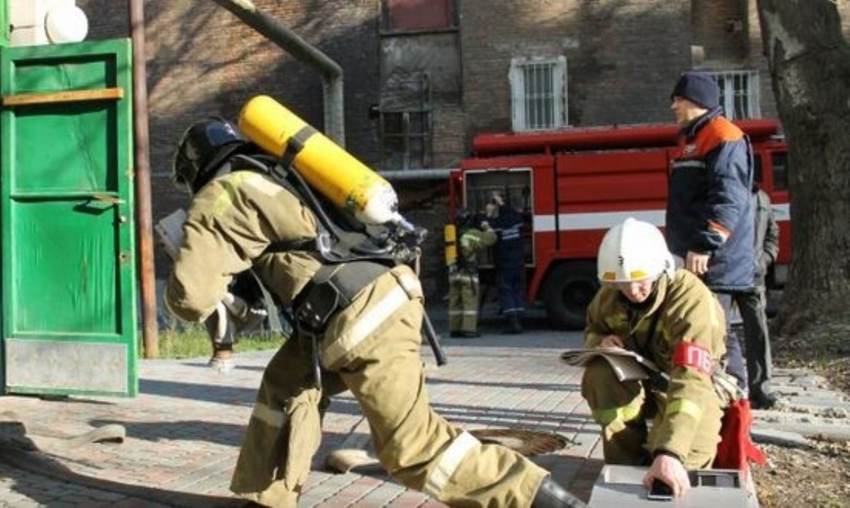 ЧП в поместье Януковича: полиция и спасатели делают все возможное