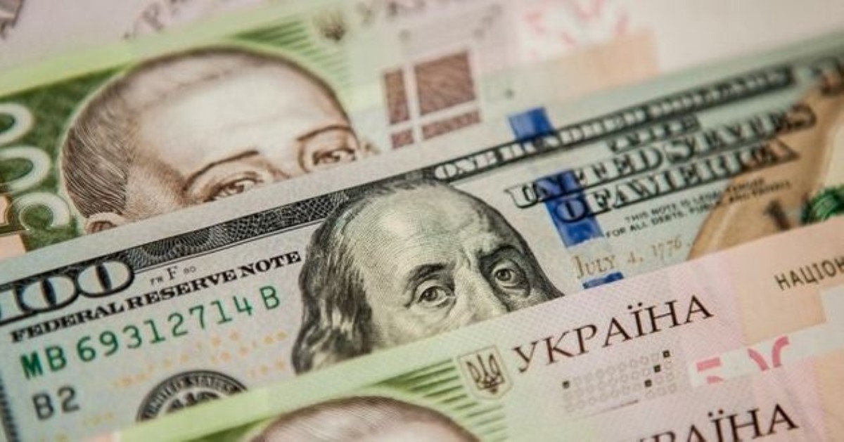 Доллар по 30 гривен: украинцев предупредили о риске обвала курса валют