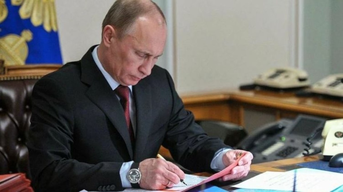 Путин объявил украинцев русскоязычными и издал закон