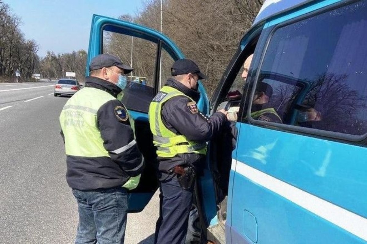 Полиция начала штрафовать за несоблюдение правил карантина