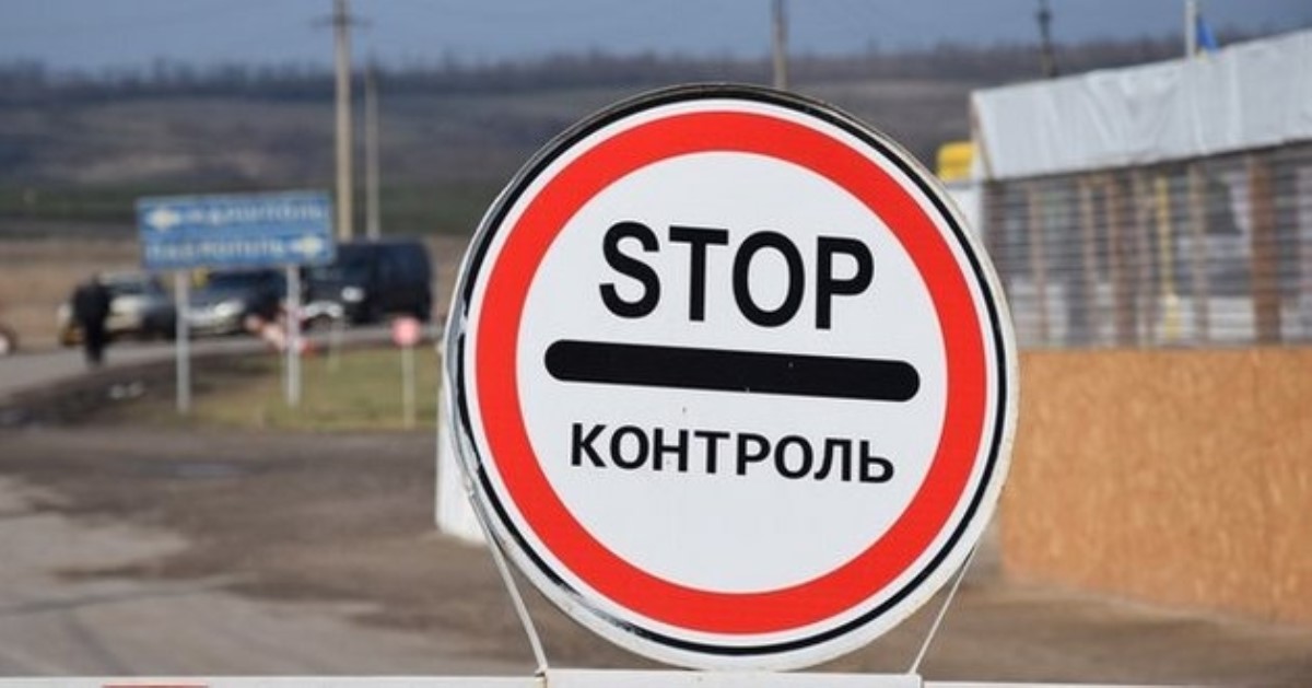 Огородили бетонными блоками: Черновцы закрыли из-за коронавируса