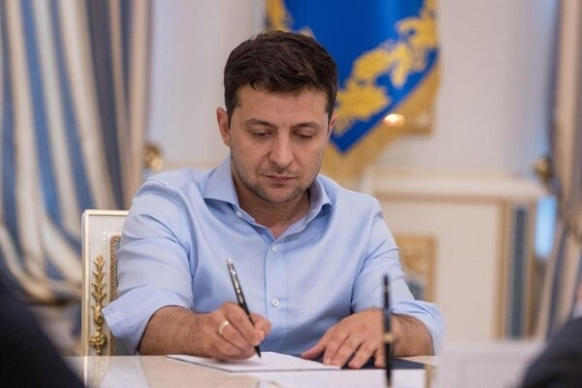 Зеленский может ввести ЧП в Украине из-за нарушителей карантина