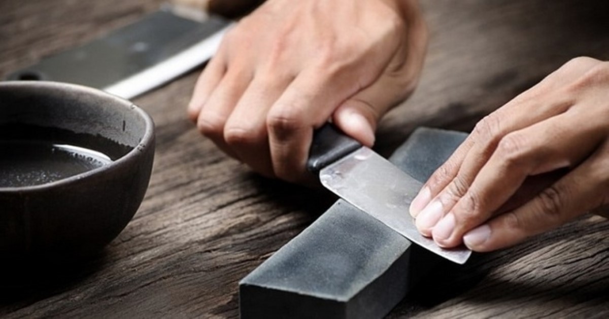 Как заточить старые ножи до остроты бритвы: советы мастера