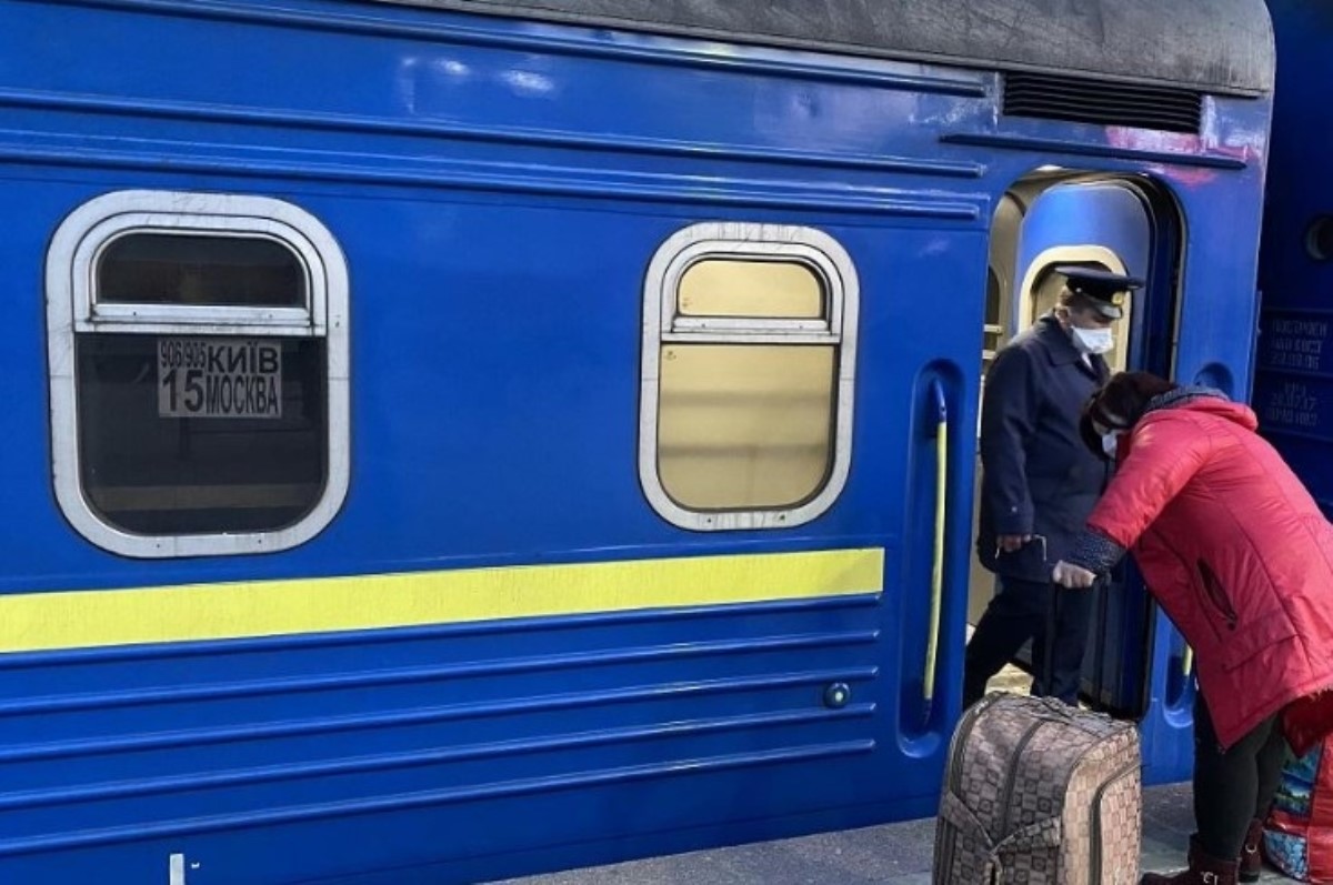 ВИДЕО отправления поезда с украинцами из Москвы в Киев