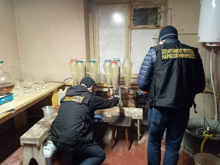 В Киеве разоблачили крупнейшую сеть интернет-торговли наркотиками. Видео