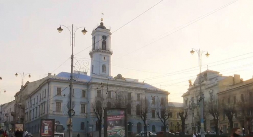 "Обрабатывают": жителей Черновцов напугали кружащие над городом самолеты
