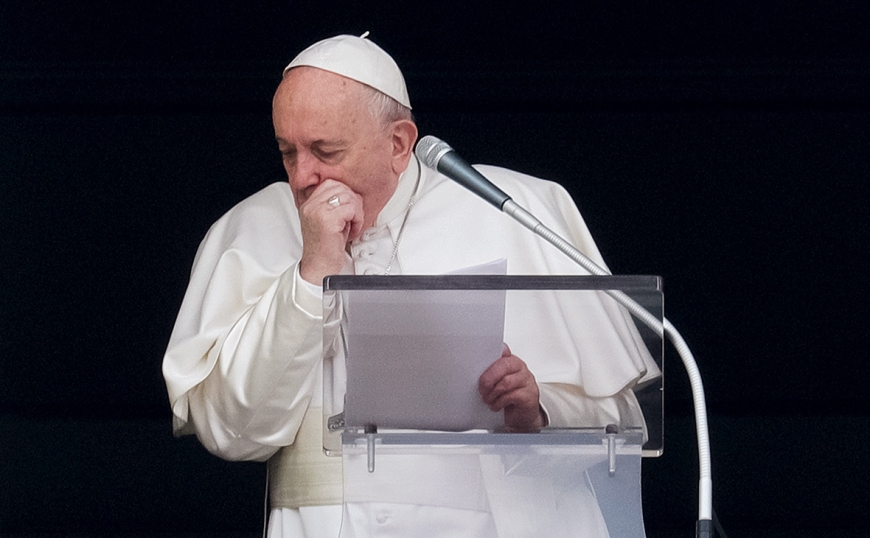 Папа римский назвал зависимых от соцсетей людей мертвыми