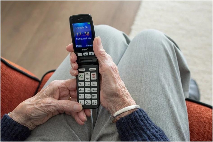 Кнопочные телефоны лучше сенсорных: пять преимуществ "старичков" над прогрессом