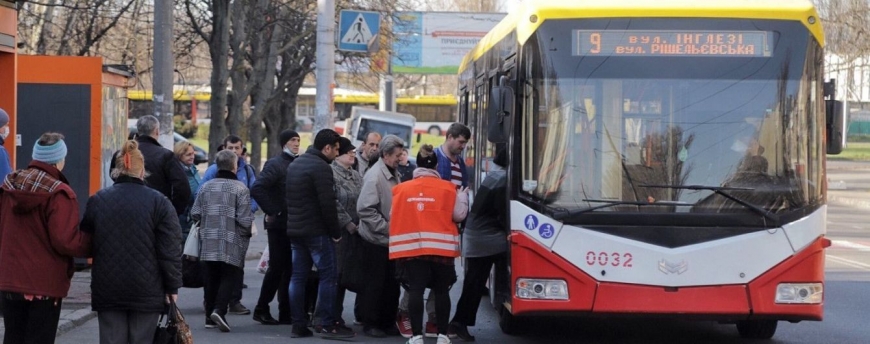 Зеленский поручил увеличить количество автобусов и маршруток