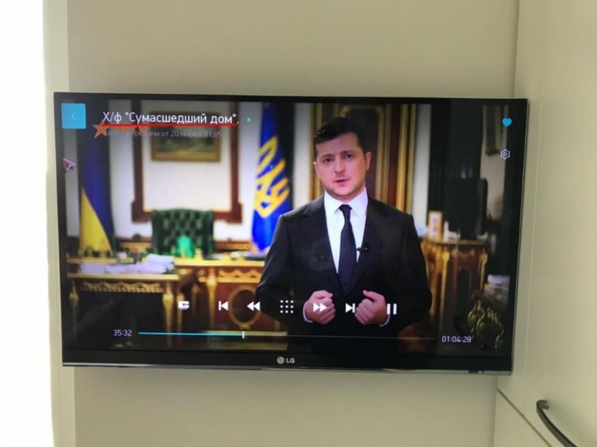"Сумасшедший дом" и Зеленский: телеканал подставил президента под насмешки