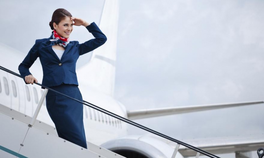 "Близкие не хотят общаться": стюардесса поделилась ужасами работы из-за коронавируса